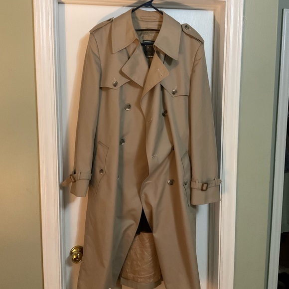 Dior Tan Trench Coat with Elegant Style - Picture 2 of 5
